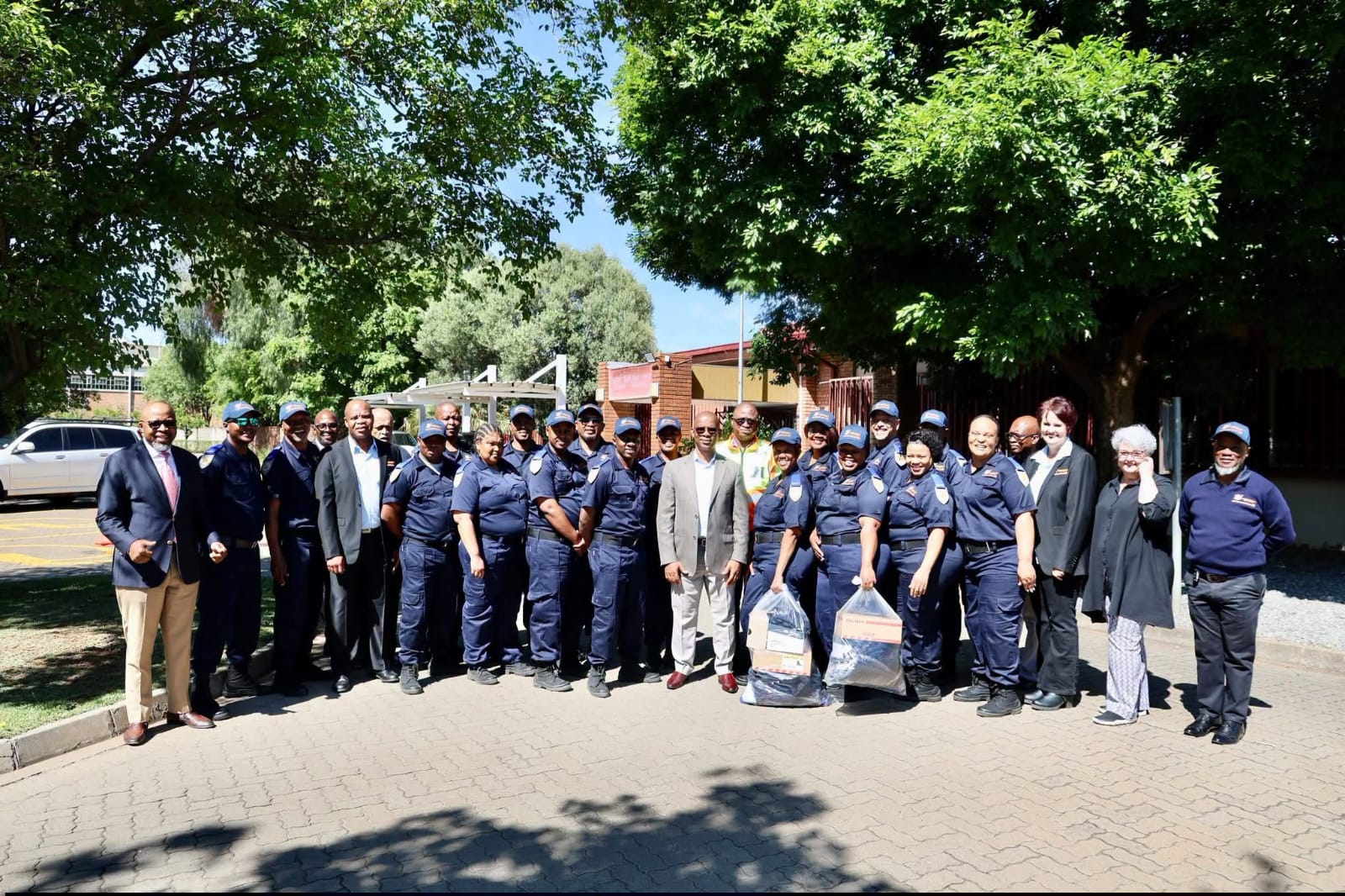 CoGHSTA-sekuriteitspersoneel ontvang nuwe uniforms